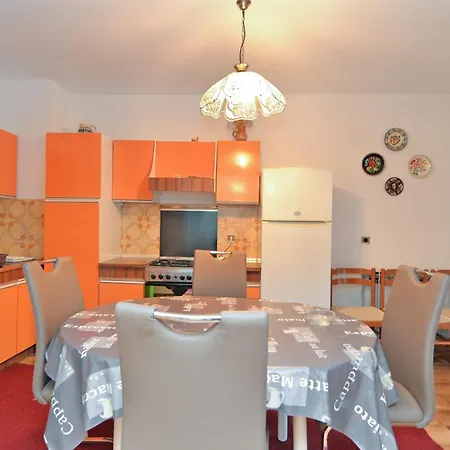 Viovica 1748 Apartment