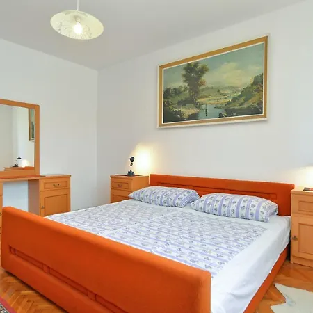 Viovica 1748 Apartment