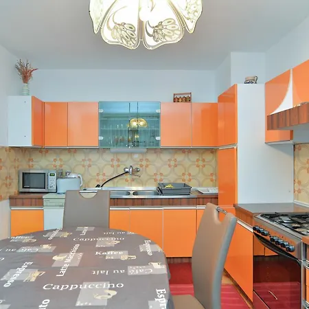 Viovica 1748 Apartment