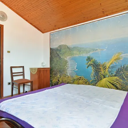 Viovica 1748 Apartment