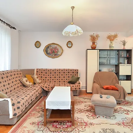 Viovica 1748 Apartment